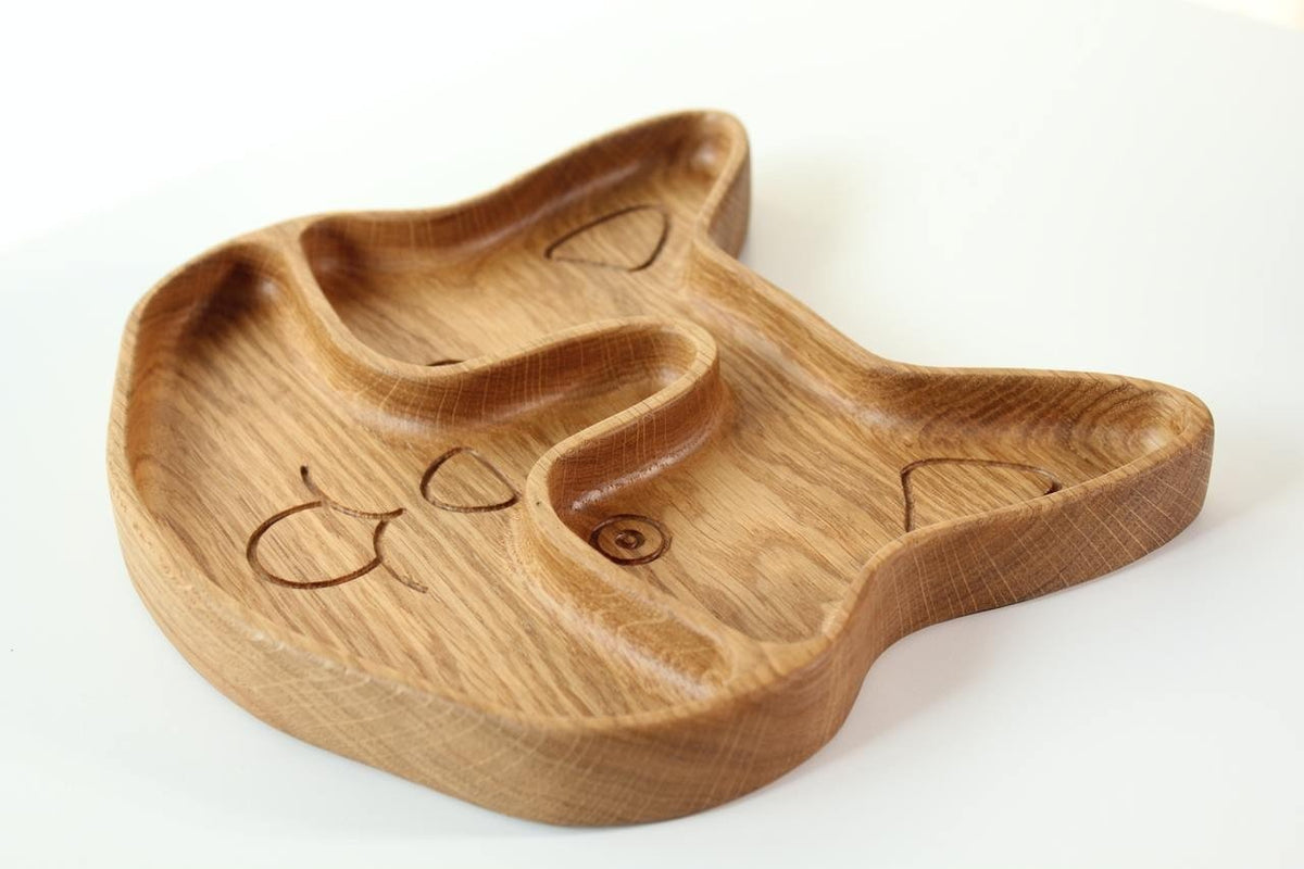 2. Side view of corgi-shaped wooden plate for kids, highlighting the two sectors and smooth finish, on a white background.