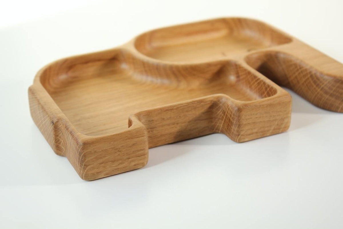 3. Close-up of the corner and sector design of a wooden elephant-shaped kids plate