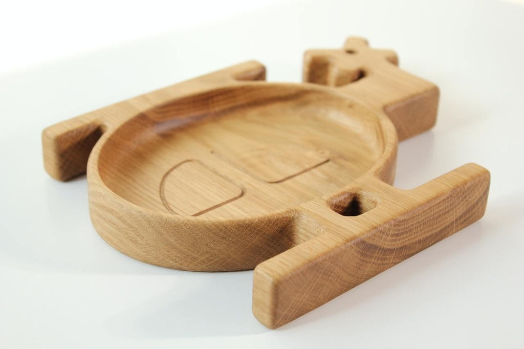 2. Studio shot of a wooden helicopter-shaped plate for kids, made of oak or ash, with a smooth finish, on a white background