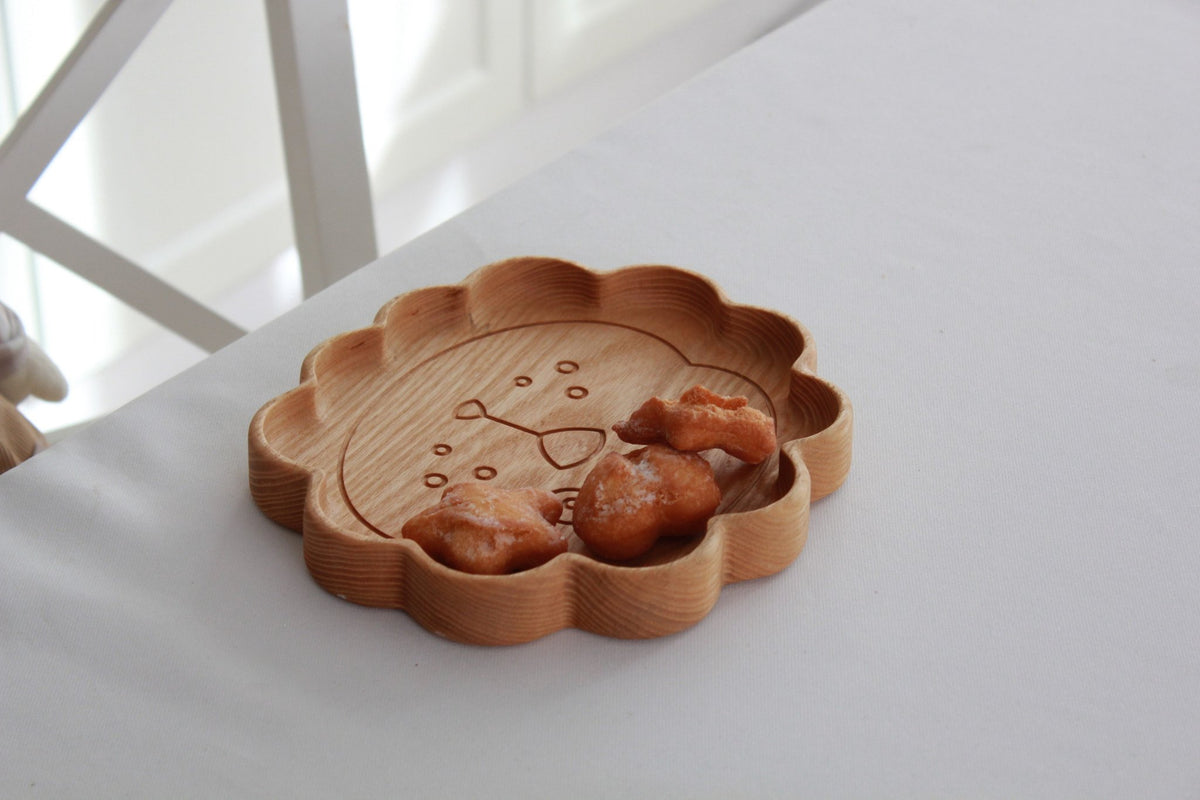 5. Wooden lion-shaped plate with snacks on a table, highlighting eco-friendly design