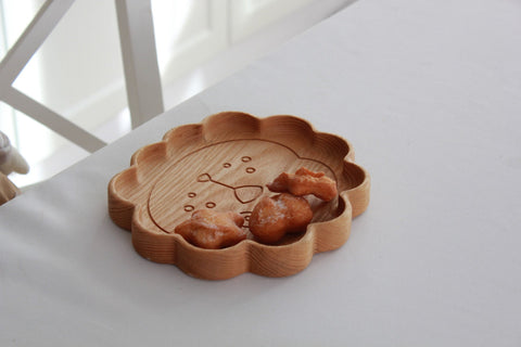 5. Wooden lion-shaped plate with snacks on a table, highlighting eco-friendly design