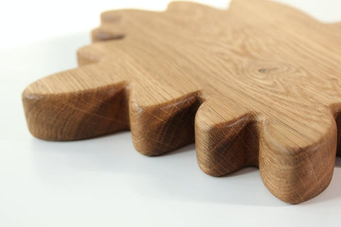 3. Close-up of the edge of a wooden plate for kids, highlighting the smooth, hand-polished finish