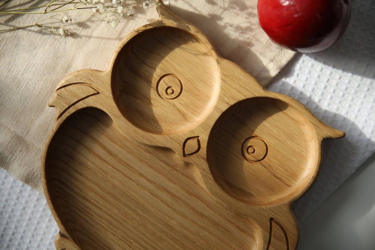 2. Close-up of wooden owl-shaped plate showing detailed carving and smooth finish, made from natural oak or ash wood